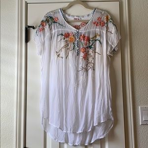 Johnny Was White Tunic with Embroidery Size L